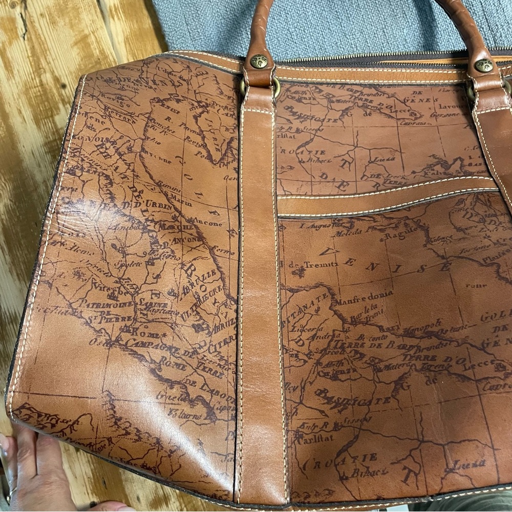 Patricia Nash overnight weekender tote bag world map in excellent condition - Picture 5 of 12